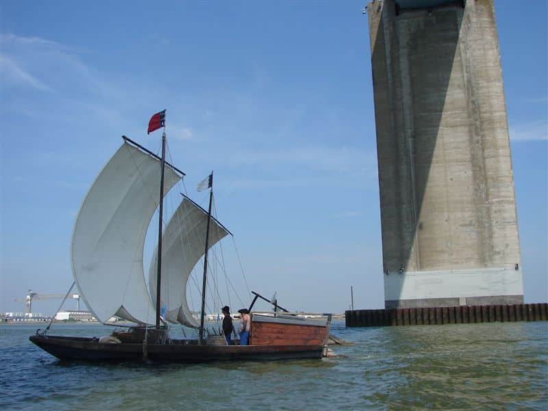 tourisme et rencontre loire avec le pont saint nazaire à la voile